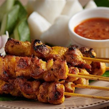 Madli's satay skewers with peanut gravy